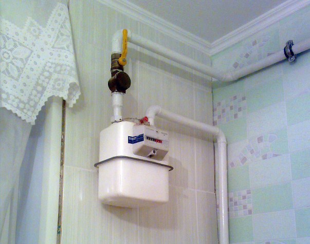 как спрятать газовую трубу на кухне