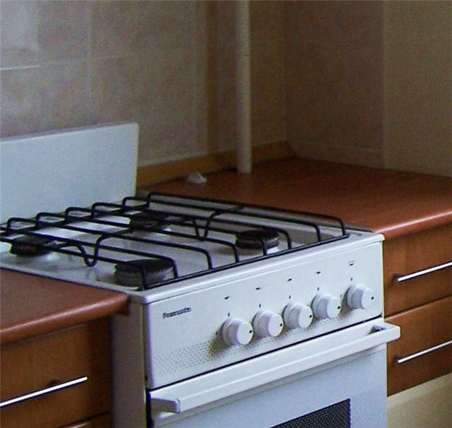 как задекорировать трубу газовую на кухне