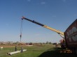 Разгрузка фуры с композитными трубами на объекте